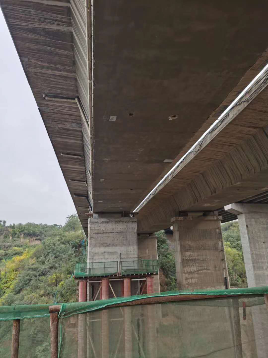 本溪桥梁加固前制定可行设计方案图并用对施工方法